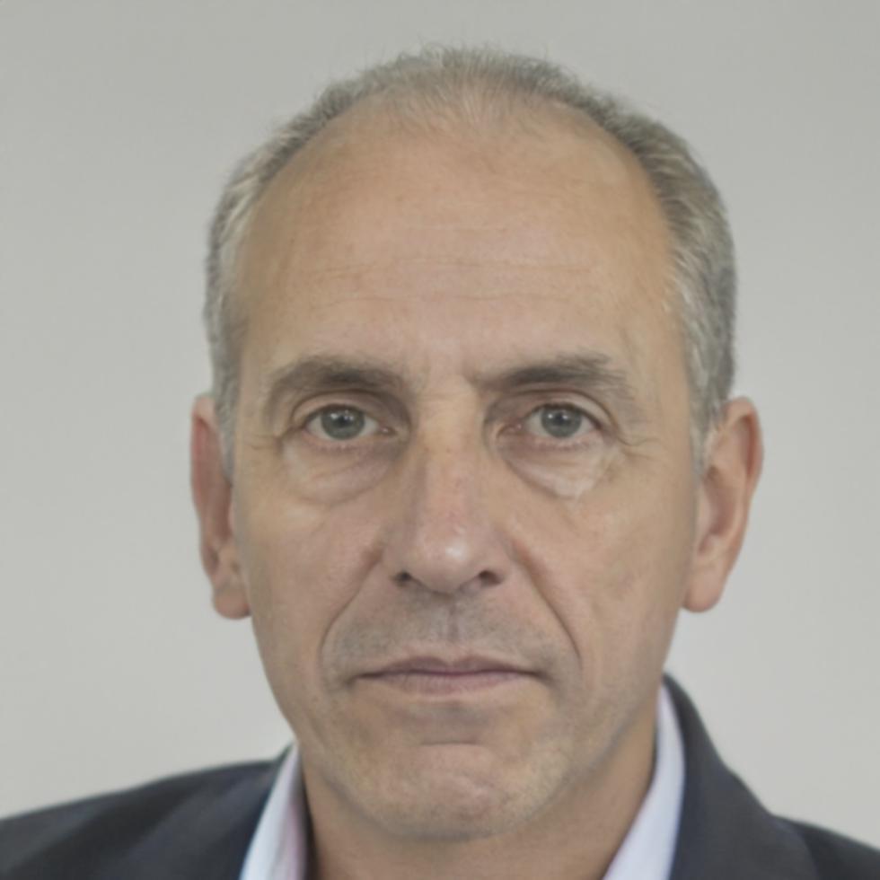 Retrato profesional de Esteban Ríos